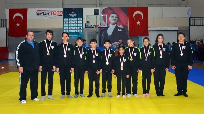 B&uuml;y&uuml;kşehir Judoda Fırtına Gibi Esti