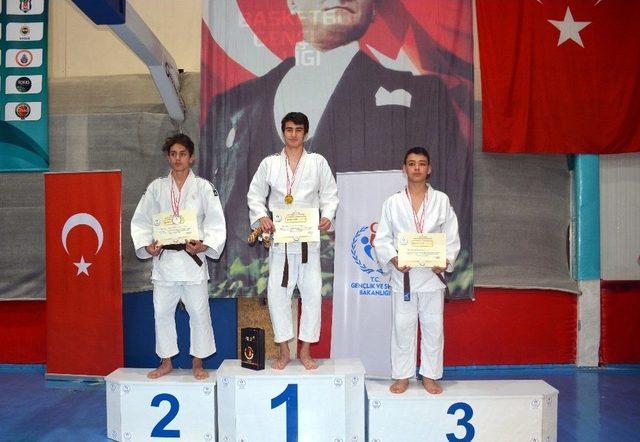 Büyükşehir Judoda Fırtına Gibi Esti