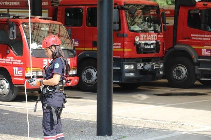 Manisa İtfaiyesine İlk Kadın Stajyer G1