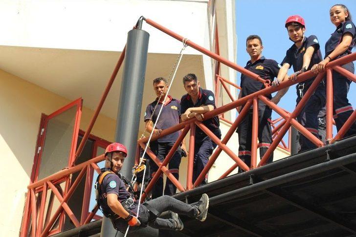 Manisa İtfaiyesine İlk Kadın Stajyer G4