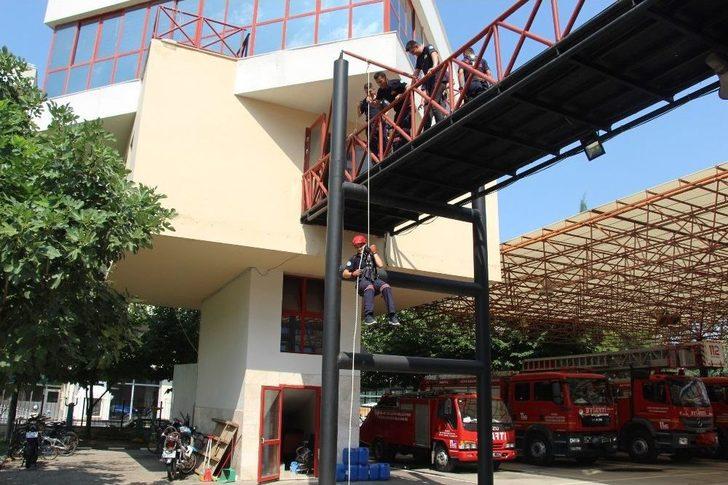 Manisa İtfaiyesine İlk Kadın Stajyer G5