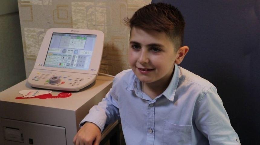 10 Yaşındaki Emirhan Geçirdiği Ameliyatla Artık Kitap Okuyabilecek