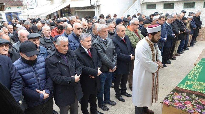 Karikat&uuml;rist Memecan, Annesini Son Yolculuğuna Uğurladı