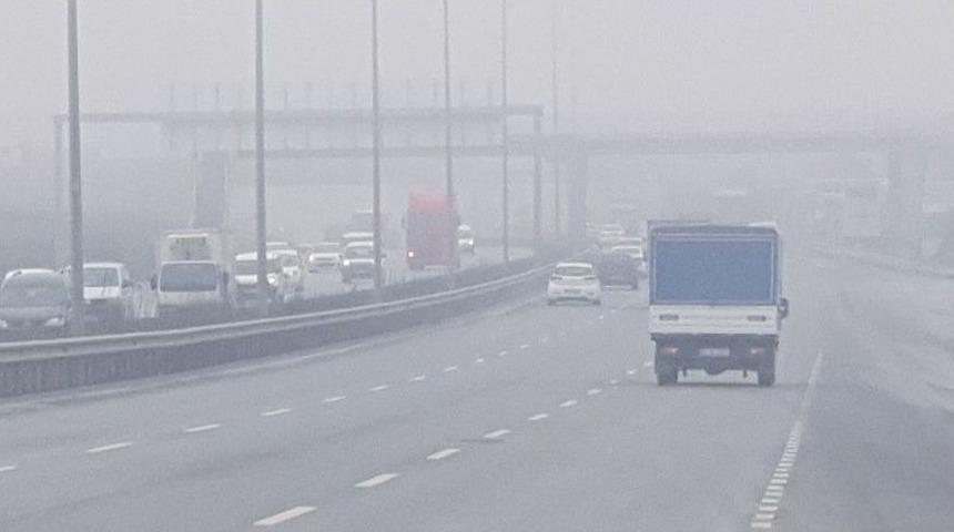 İstanbul&rsquo;da Kar Yağışının Ardından Sis Etkili Oldu