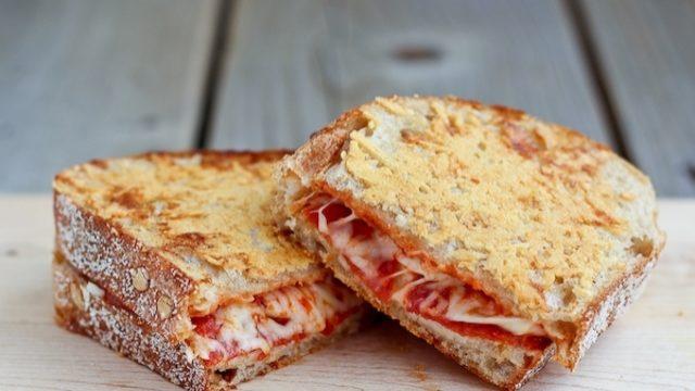 Parmesanlı Tost Pizza