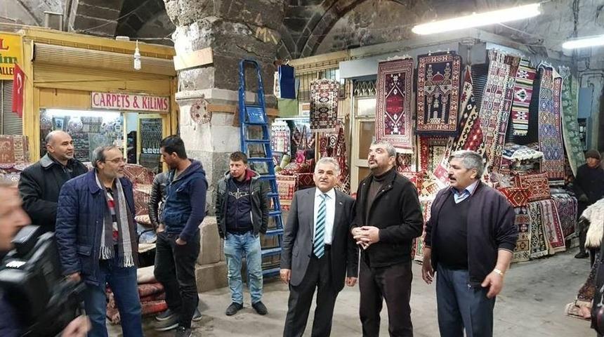 Başkan B&uuml;y&uuml;kkılı&ccedil; Kapalı &Ccedil;arşı Esnafını Ziyaret Etti