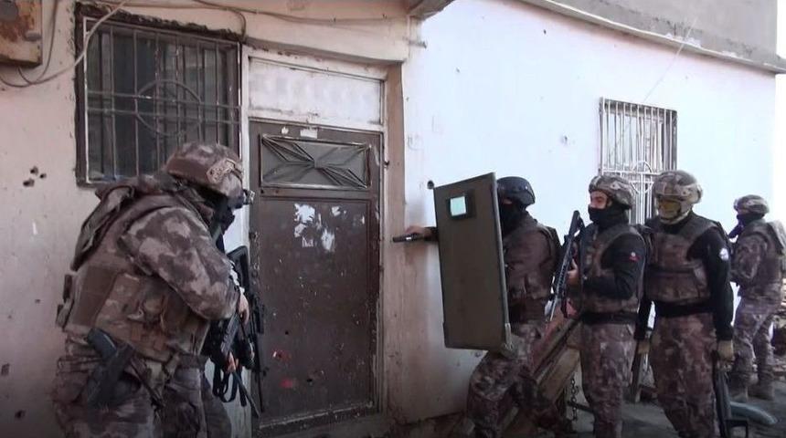 6 İlde Eş Zamanlı Uyuşturucu Operasyonu: 31 G&ouml;zaltı