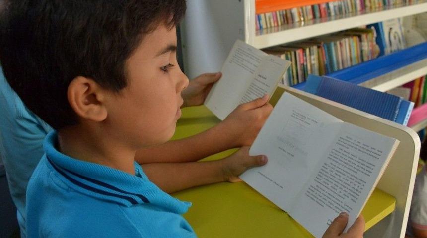 Mersin&rsquo;de Belediyeden &Ouml;ğrencilere 10 Bin Kitap