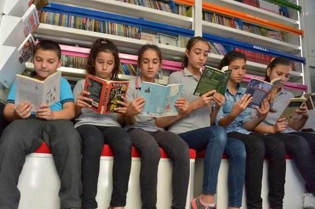 Mersin’de Belediyeden Öğrencilere 10 Bin Kitap 2