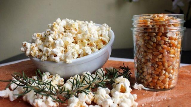 Parmesanlı ve Biberiyeli Patlamış Mısır