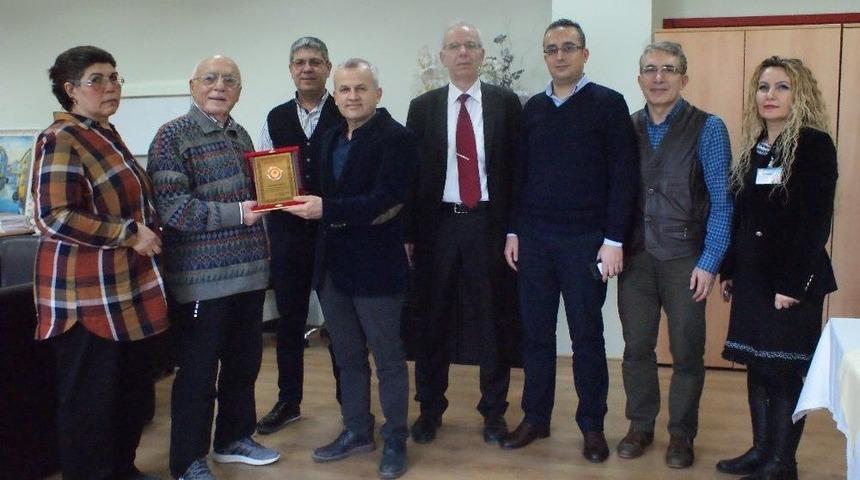 Hayırsever Emekli Hakime Bağış Plaketi