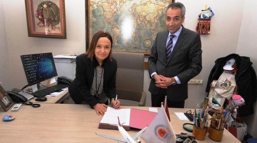 U&ccedil;akla &Uuml;cretsiz Cenaze Taşıma Hizmeti İ&ccedil;in İmzalar Atıldı