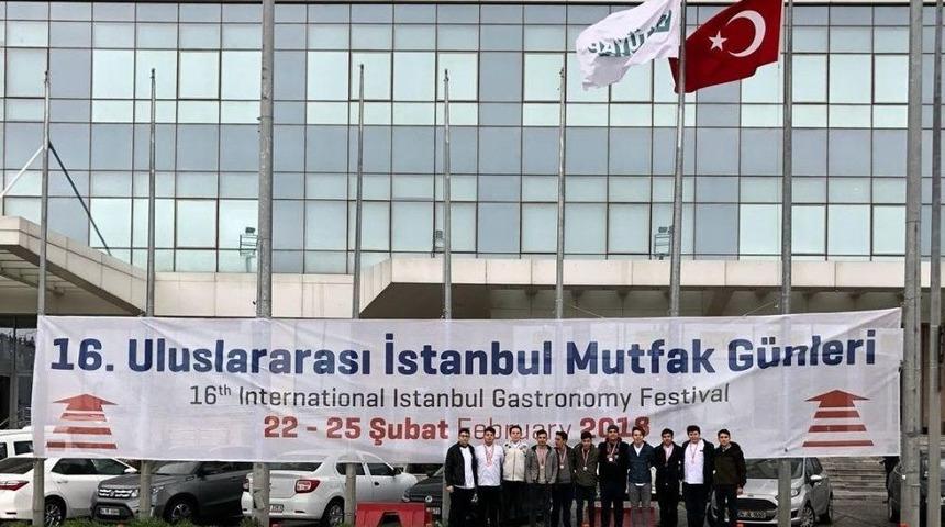 &Ccedil;eşmeli Gen&ccedil; Aş&ccedil;ılar İstanbul&rsquo;dan 24 &Ouml;d&uuml;lle D&ouml;nd&uuml;