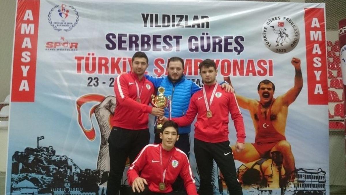 Balıkesir B&uuml;y&uuml;kşehir Belediyesi G&uuml;reş Takımı T&uuml;rkiye 3. Oldu