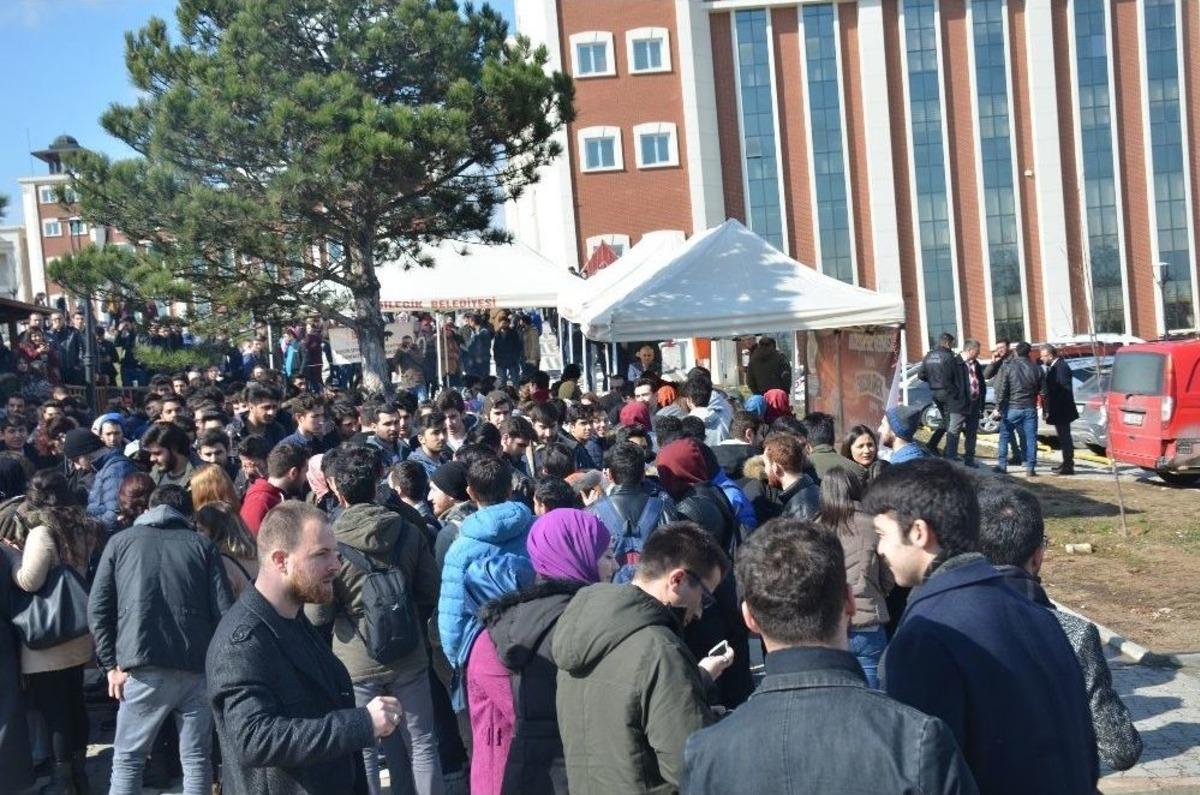 Belediye Başkanından &Ouml;ğrencilere Sucuk Ekmek