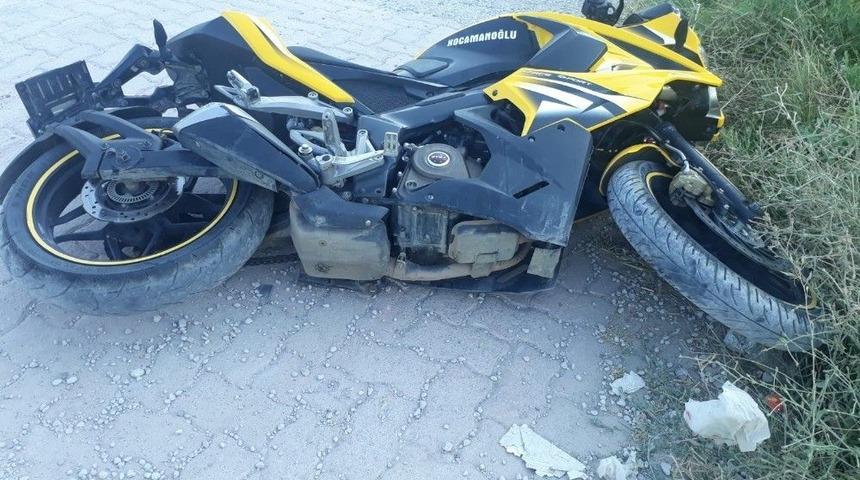 Otomobil Motosiklete &Ccedil;arptı: 1 Yaralı