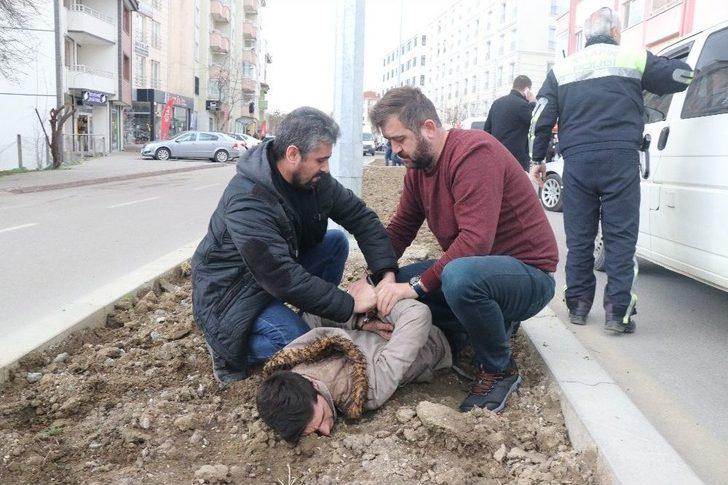Belediyenin Resmi Aracını Çalan Hırsızlar Bolu’da Yakalandı G3