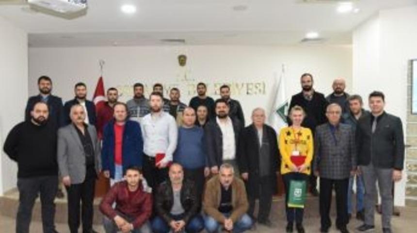 Ev Ve S&uuml;s Hayvanı Satıcılarına Eğitim