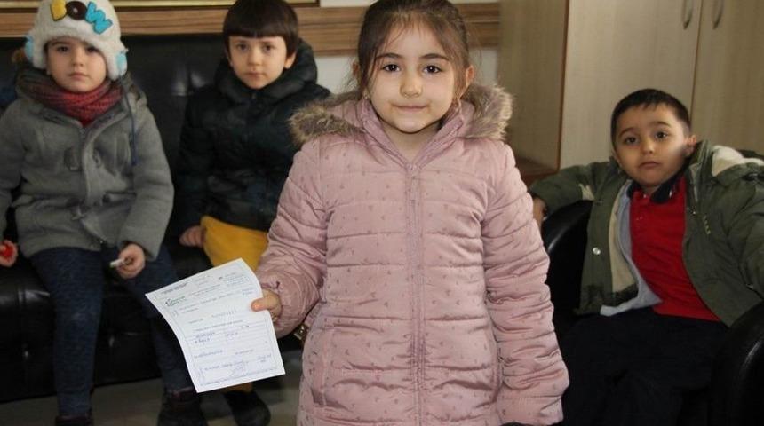 Minik &Ouml;ğrenciler Tasarruf Yaparak Yardım Etti