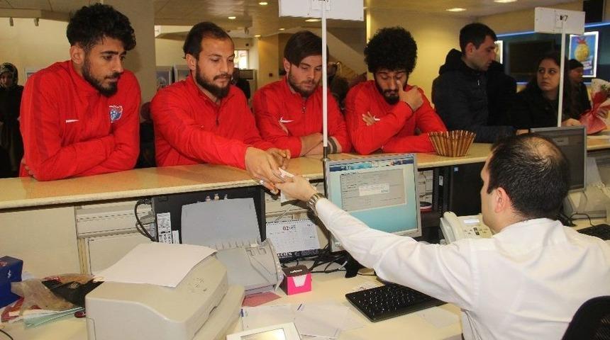 Elaziz Belediyespor&rsquo;dan Mehmet&ccedil;ik Vakfına Bağış