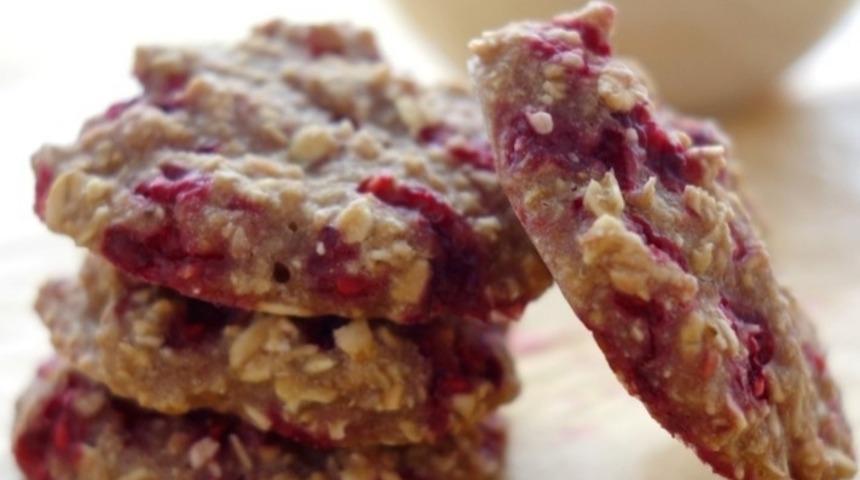 Yumuşacık Muzlu Ahududulu Kurabiyeler