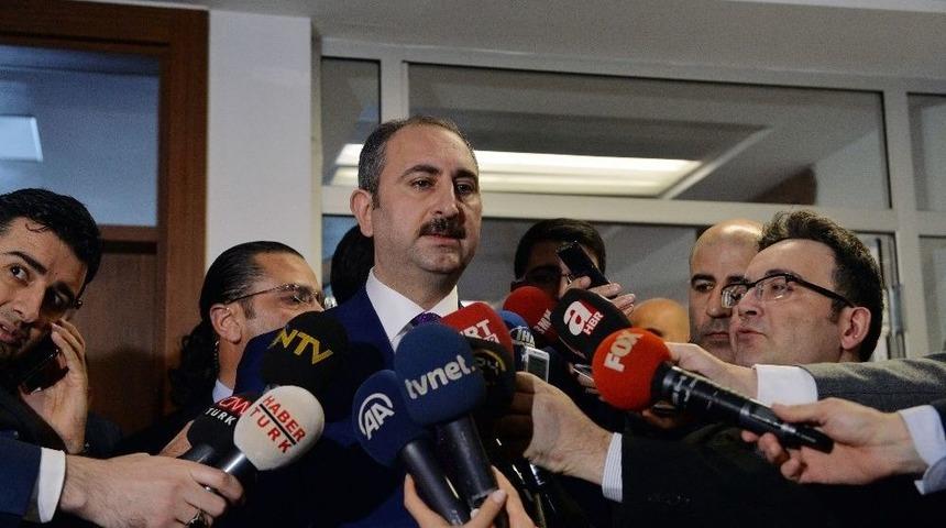 Bakan G&uuml;l: "asla Kabul Edilebilir Bir Durum Değildir, Hukuki Değildir"