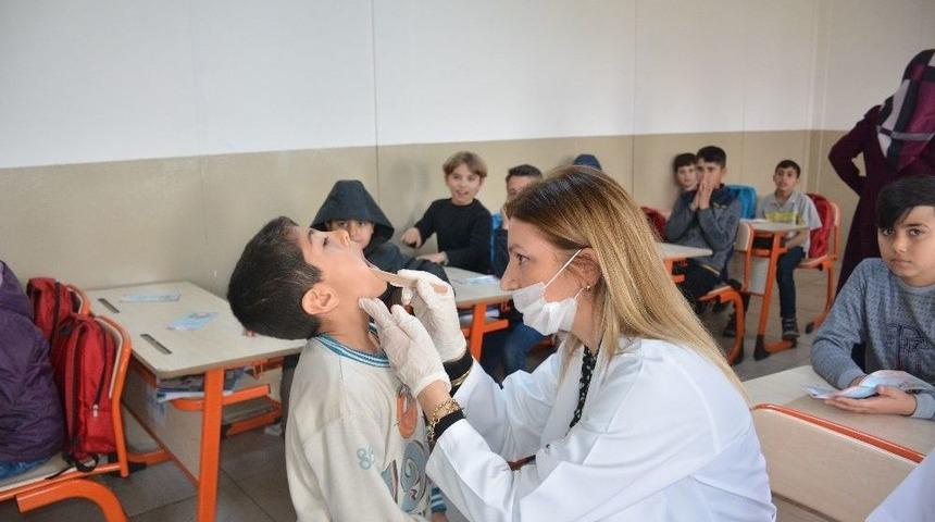 Suriyeli 600 &Ouml;ğrenciye Diş Taraması