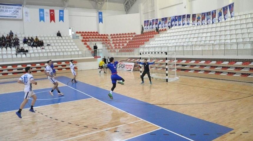 Hentbol Takımı Farklı Skorla Kazandı