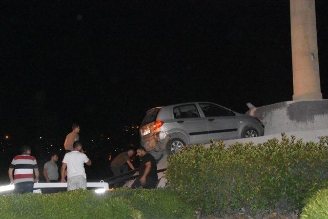 Kontrolden &Ccedil;ıkan Ara&ccedil; Smyrna Anıtı&rsquo;nın Tepesine &Ccedil;ıktı 1