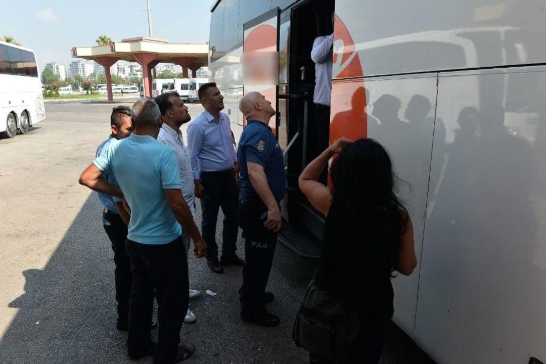 Muavin 200 Lira Bahşiş Veren Gurbet&ccedil;i Kadını Soydu