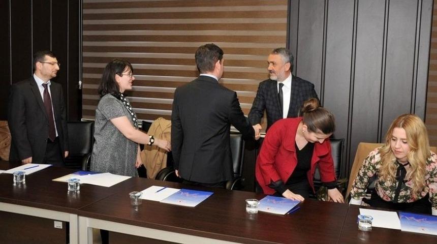 Om&uuml;&rsquo;de Akademisyenlerin Kariyer Heyecanı