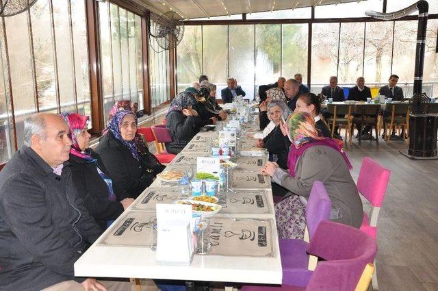 Şehit Aileleri Yemekte Bir Araya Geldi