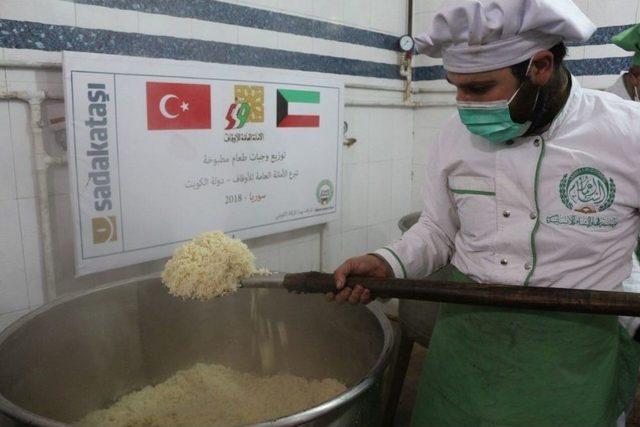 Sadakataşı’ndan Doğu Guta’daki Ailelere Sıcak Yemek Yardımı