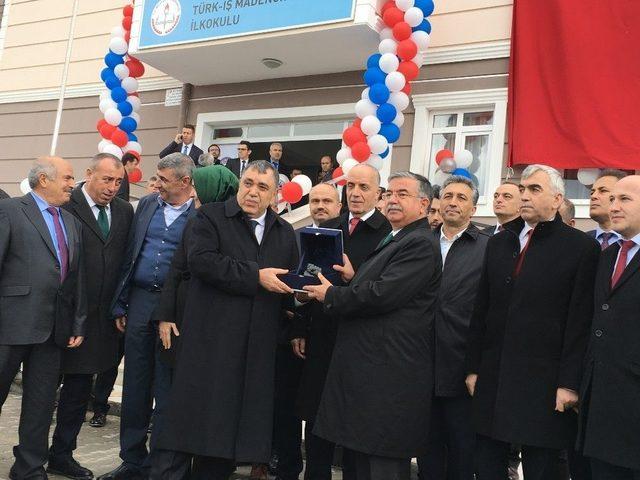 Bakanlar Maden Şehitleri İçin Soma’da Okul Açtı