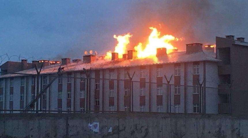 Doğubayazıt&rsquo;ta 1. Mekanize Tugay Komutanlığında Korkutan Yangın