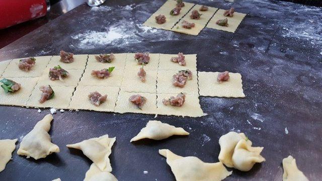 K&uuml;lt&uuml;rel Yemeklerimiz Yozlaşmanın Kurbanı 2