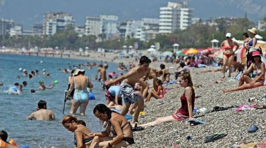 Antalya&rsquo;ya Kavurucu Sıcaklar Geri Geliyor