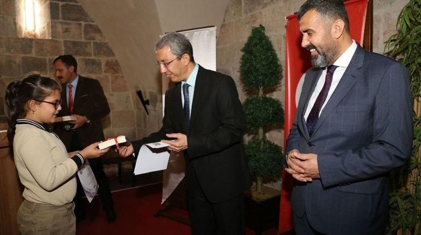 Payas&rsquo;ta &Ouml;ğrencilere 23 Bin 450 Kitap, 544 Adet Zeka Oyun Seti Dağıtıldı