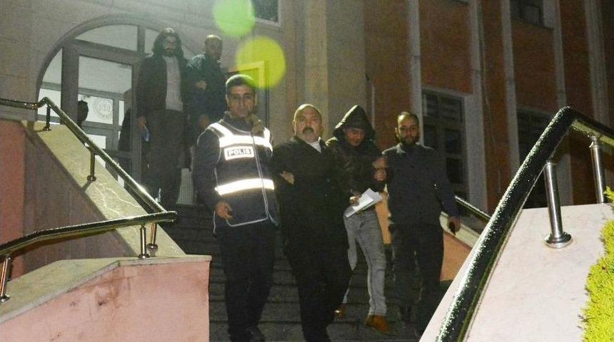 Defineciler Tutuklandı