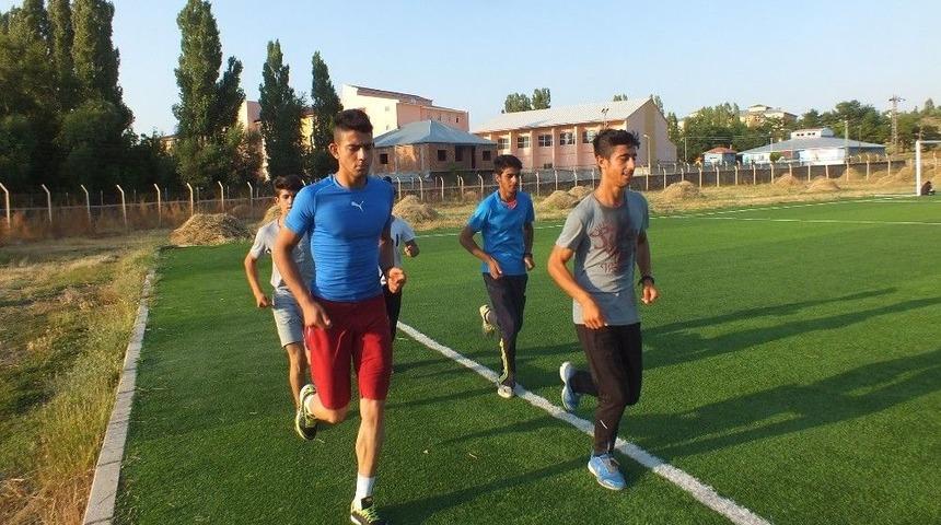 Malazgirtli Atletler Tartan Pist İstiyor