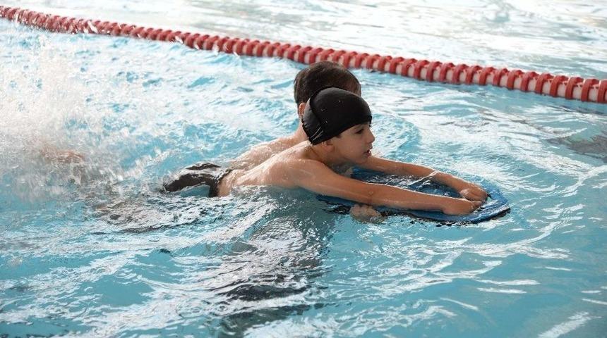 Pursaklar Belediyesinin Y&uuml;zme Kursuna B&uuml;y&uuml;k İlgi