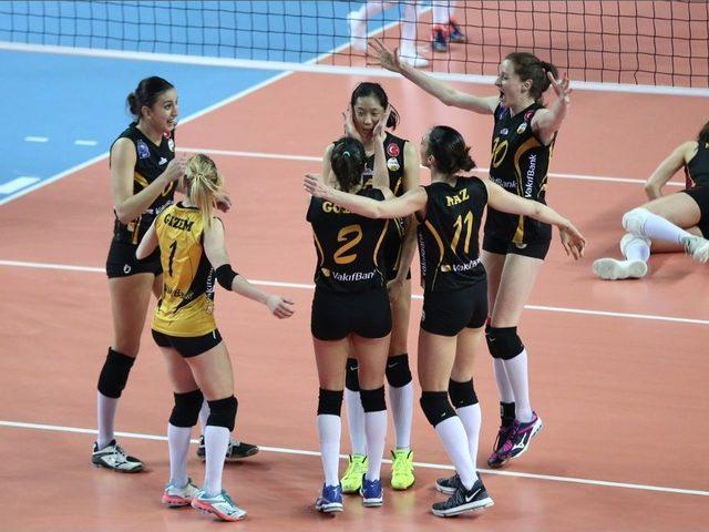 Vakıfbank, Gruptan Yenilgisiz Lider Olarak Çıktı