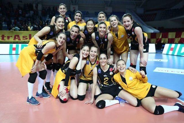 Vakıfbank, Gruptan Yenilgisiz Lider Olarak Çıktı