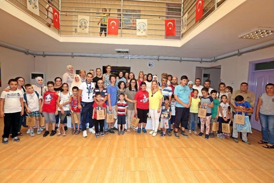 Amigurumi Kursiyerleri Otizmli &Ccedil;ocukların Y&uuml;z&uuml;n&uuml; G&uuml;ld&uuml;rd&uuml;