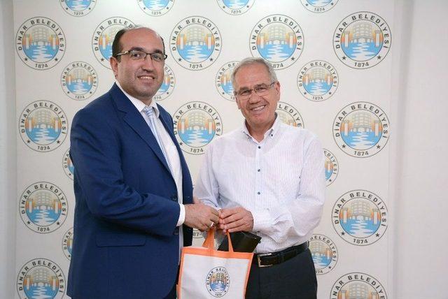 Sandıklı Belediye Başkanı Mustafa Çöl, Dinar Belediye Başkanı Saffet Acar’ı Zyaret Etti