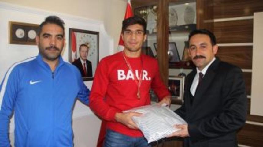 Remzi Akg&uuml;l Altın Madalyanın Sahibi Oldu