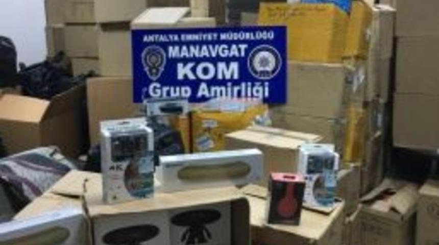 Manavgat&rsquo;ta G&uuml;mr&uuml;k Ka&ccedil;ağı Elektronik Malzeme Operasyonu