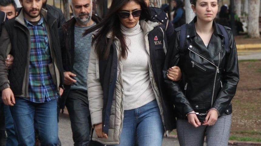 Ypg&rsquo;yi &Ouml;ven Dergi Satan İki &Uuml;niversiteli Yakalandı