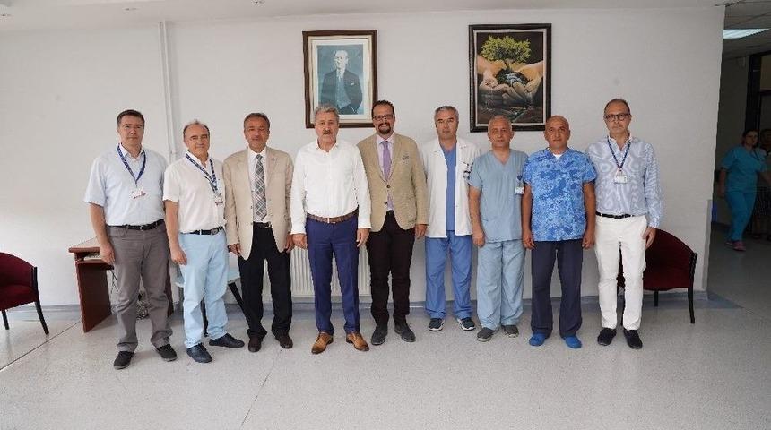 Ege &Uuml;niversitesinden Tıp Tarihine Ge&ccedil;ecek Robotik İzsiz Tiroid Ameliyatı