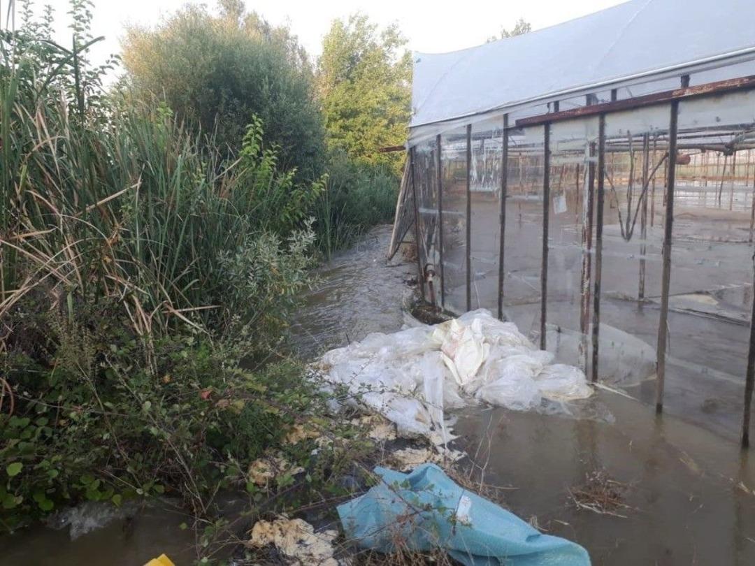 Antalya&rsquo;da Yaz Ayında Seraları Su Bastı